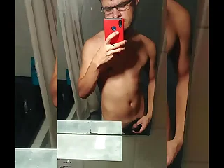 ME METO AL BAÑO DE MIS VECINOS Y ME LA CHAQUETEO EN SU Wash-basin